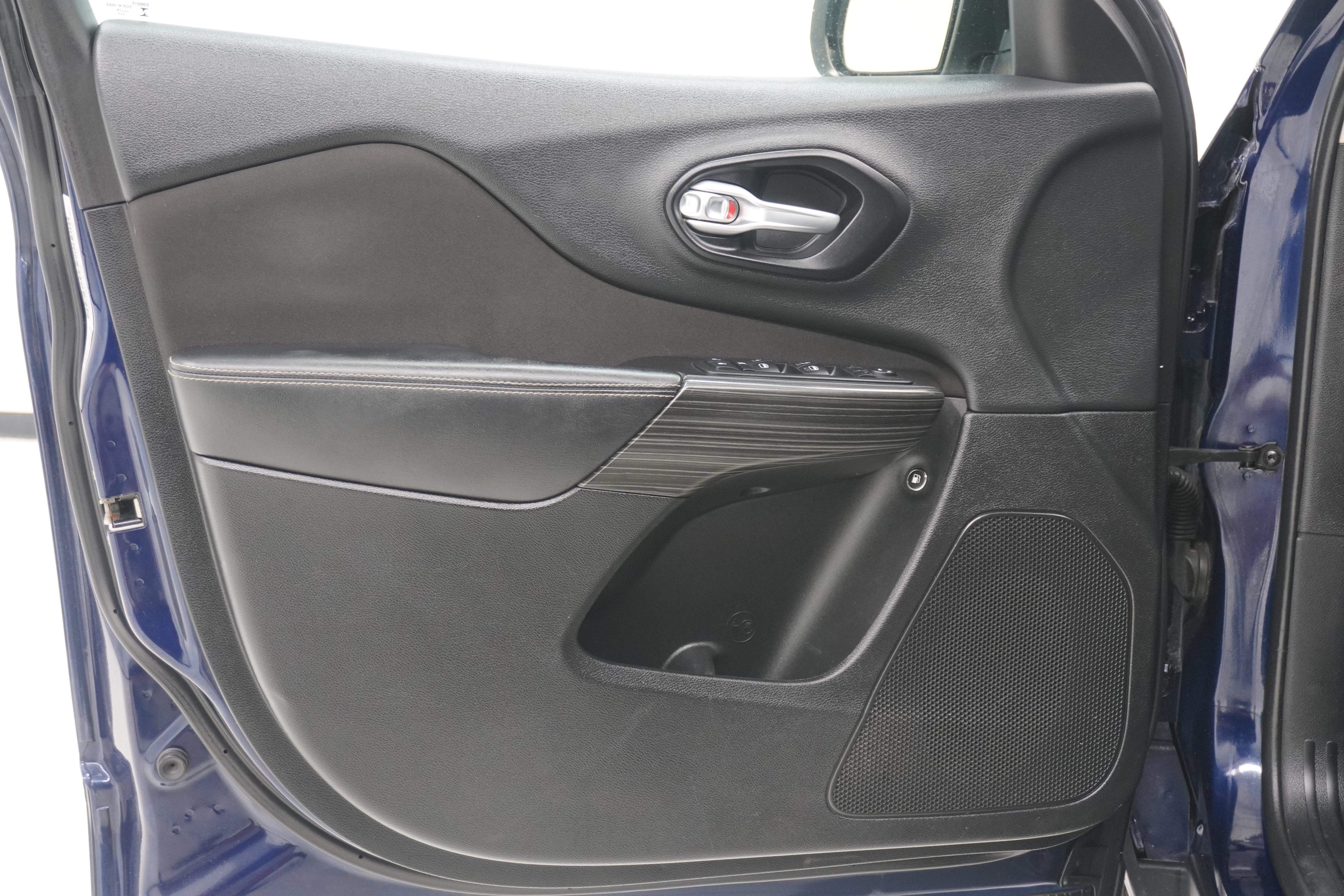 Used 2014 Jeep Cherokee Latitude FWD image 13