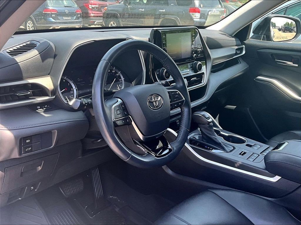 Certified 2021 Toyota Highlander XLE AWD/4WD image 8