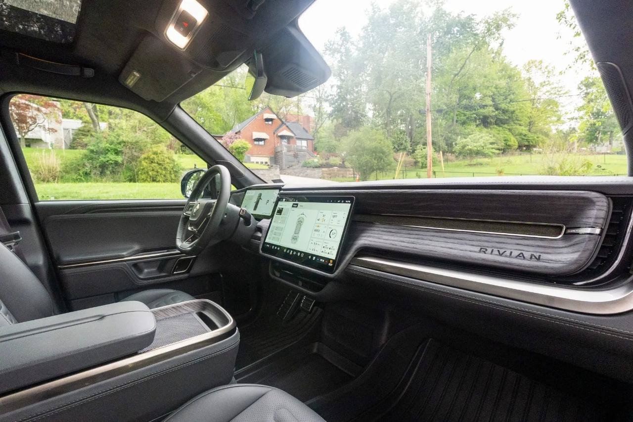 Used 2022 Rivian R1T Launch Edition AWD/4WD image 23