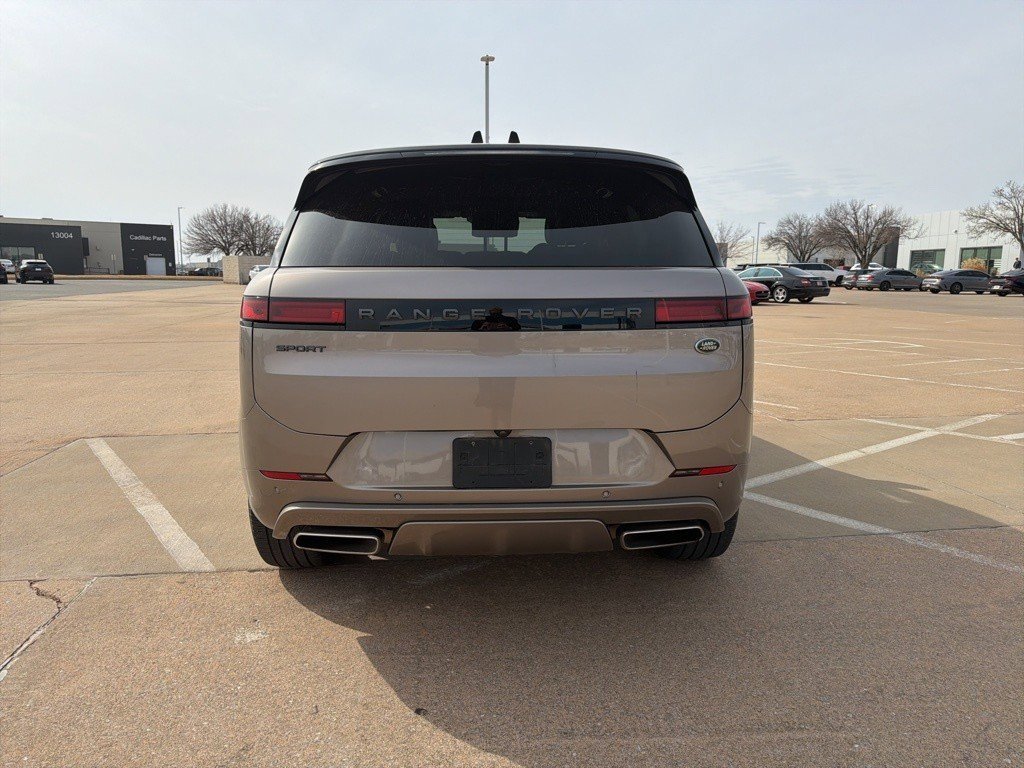 Used 2023 Land Rover Range Rover Sport SE Dynamic image 4