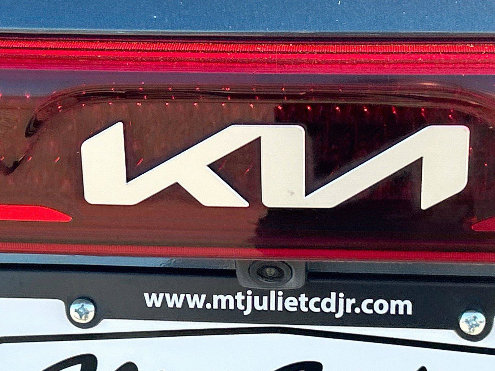 Used 2024 Kia Carnival EX FWD image 13