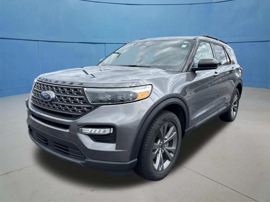 Used 2023 Ford Explorer XLT w/ Equipment Group 202A AWD/4WD image 5