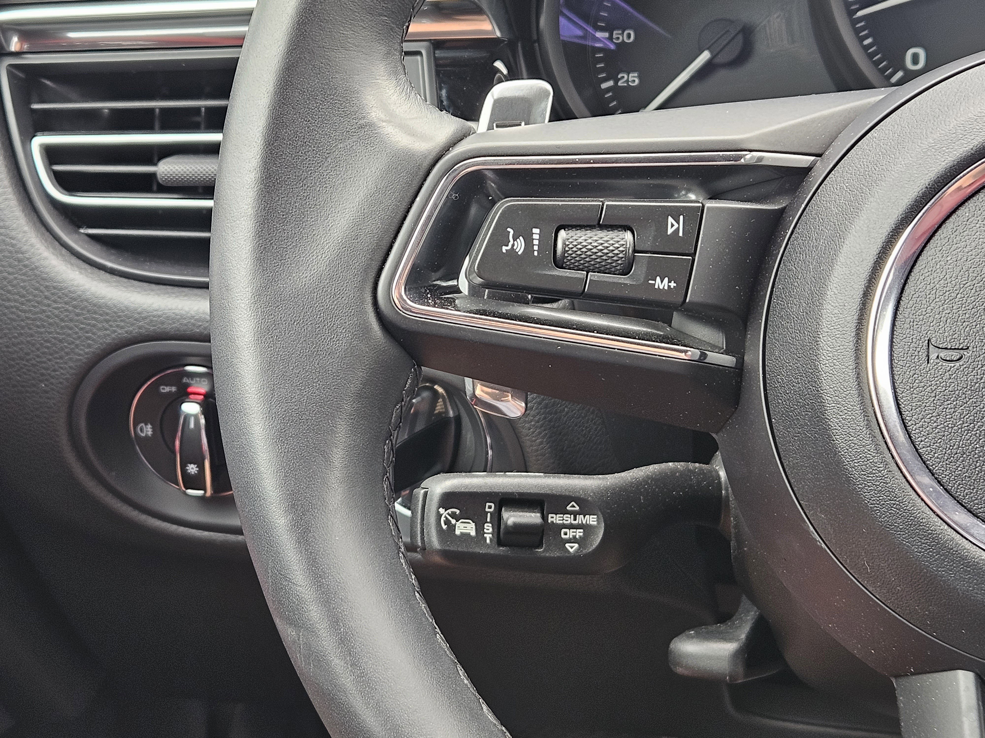 Certified 2026 Porsche Macan AWD/4WD image 26