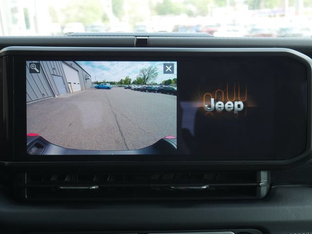 Used 2025 Jeep Gladiator Rubicon w/ Convenience Group AWD/4WD image 5