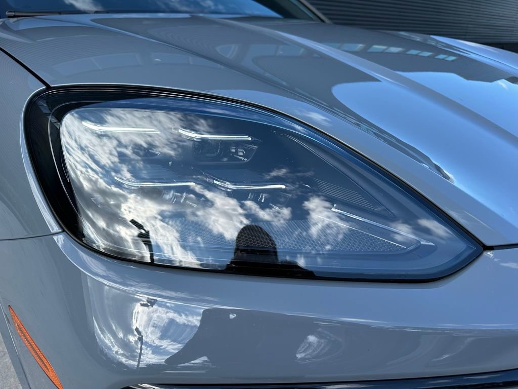 Used 2025 Porsche Cayenne S image 13