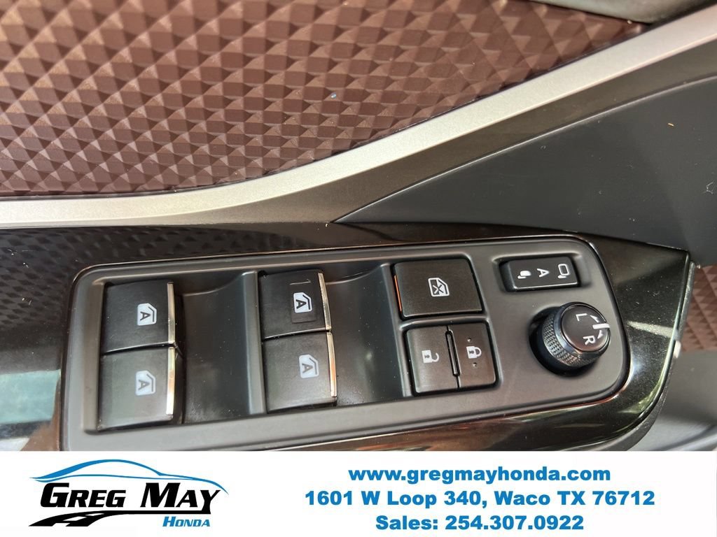 Used 2019 Toyota C-HR Limited FWD image 22