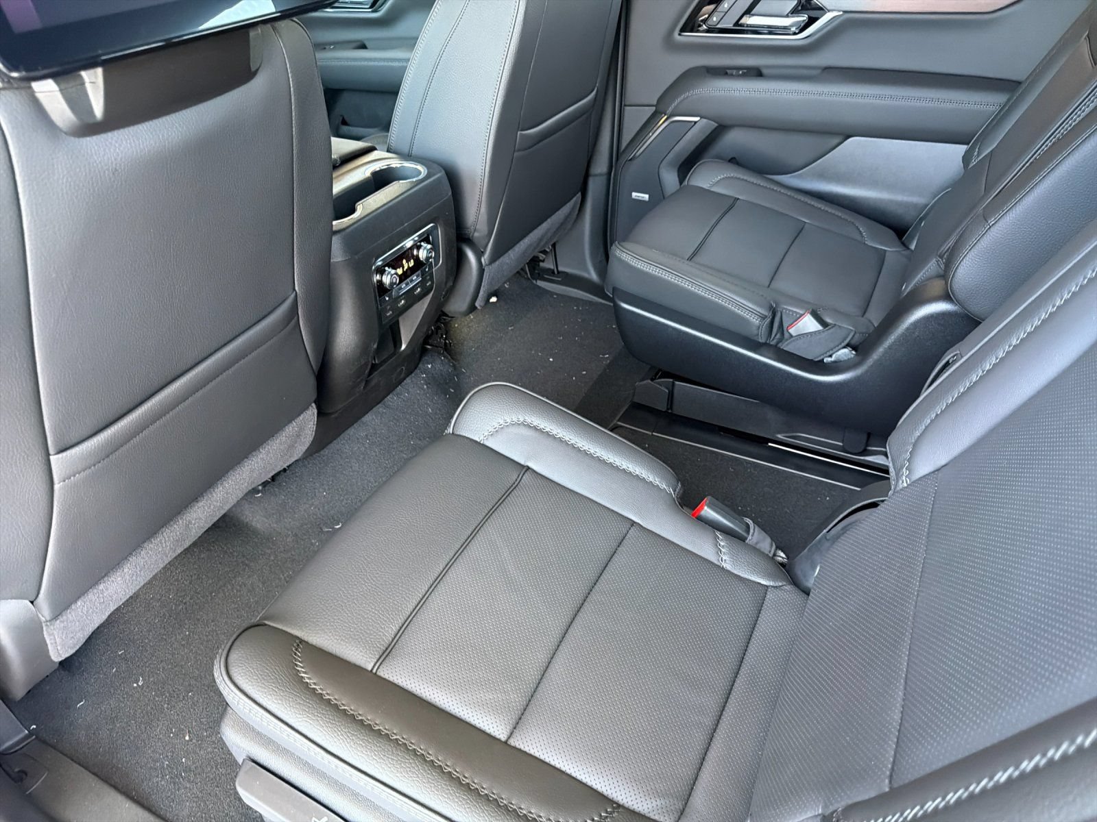 New 2026 GMC Yukon XL Denali w/ Denali Reserve Package AWD/4WD image 12
