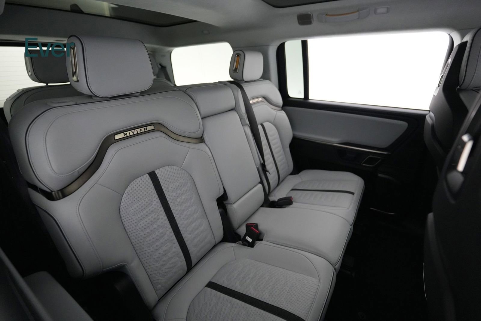 Used 2024 Rivian R1S Adventure AWD/4WD image 5