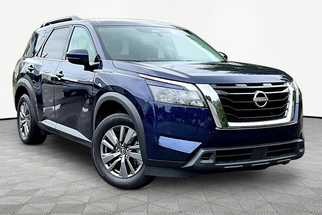 Used 2025 Nissan Pathfinder SV FWD image 3