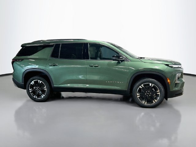 New 2027 Chevrolet Traverse LT w/ Sun and Wheel Package FWD image 3