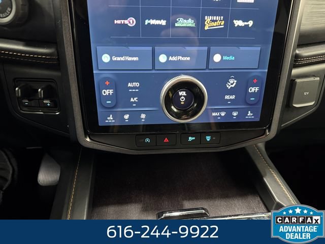Used 2023 Ford Expedition Max Platinum AWD/4WD image 3