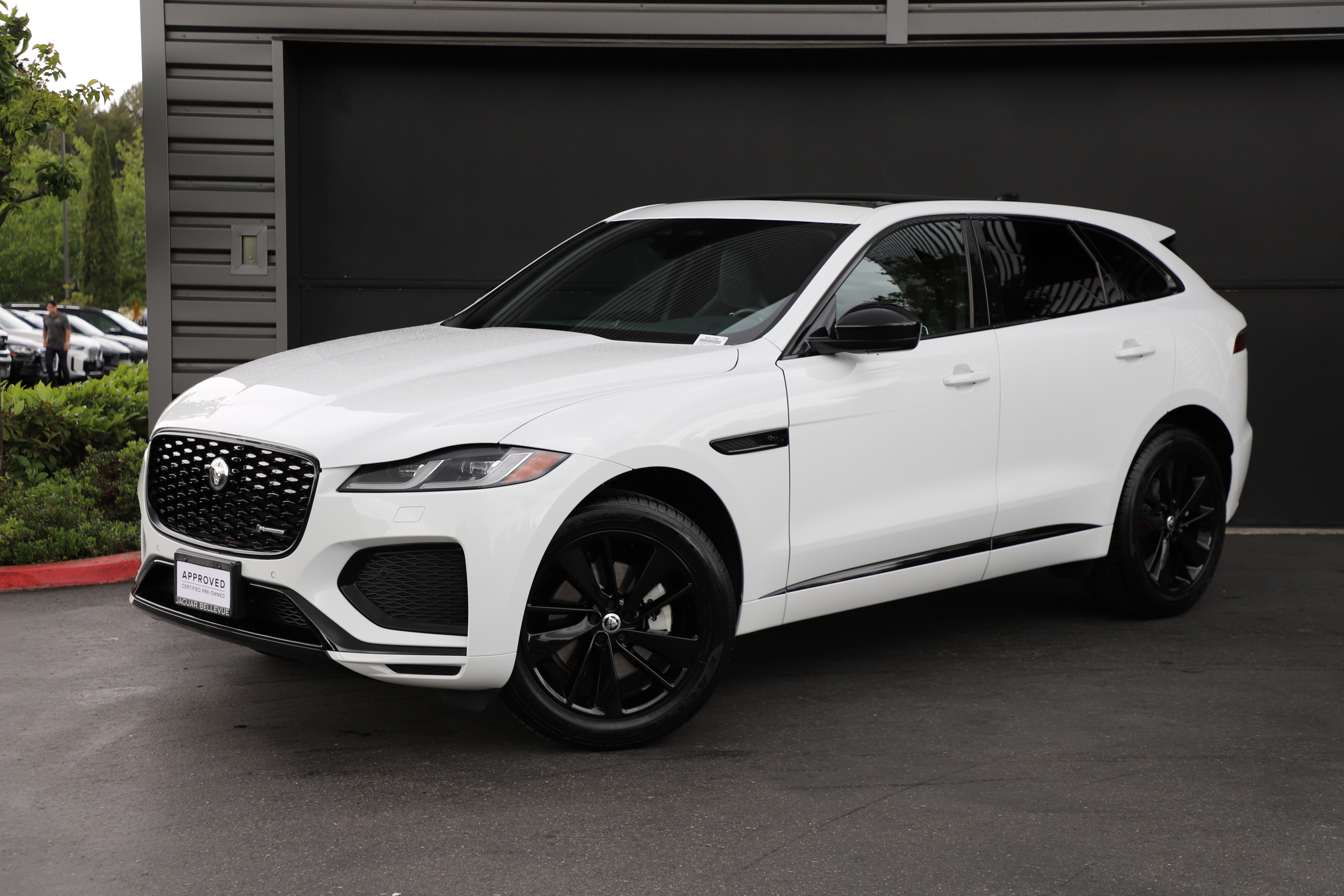 Certified 2025 Jaguar F-PACE R-Dynamic S AWD/4WD image 1