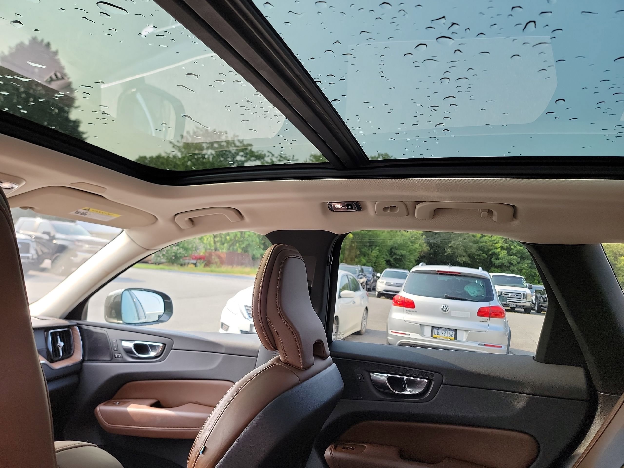 Used 2019 Volvo XC60 T8 Inscription w/ Advanced Package image 23