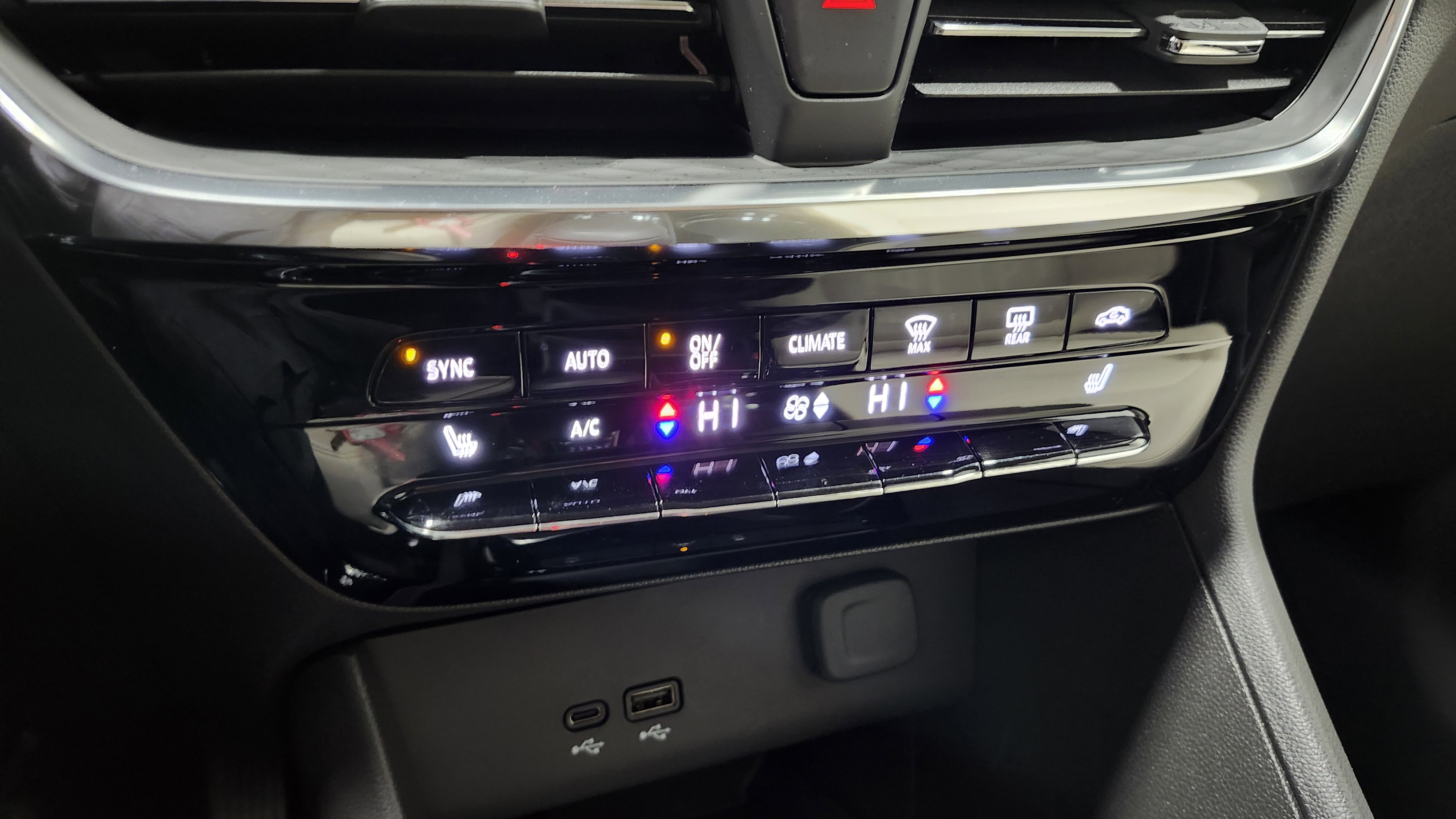 Used 2024 Buick Encore GX Avenir w/ Avenir Convenience Package image 31