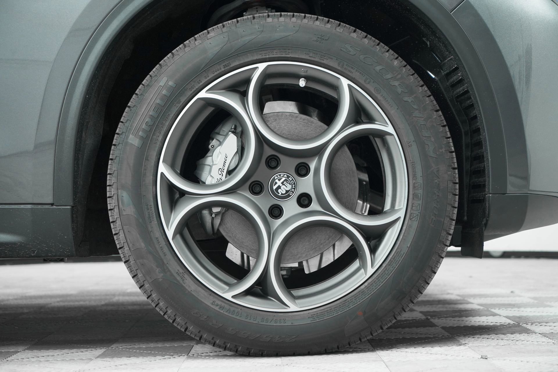 New 2025 Alfa Romeo Stelvio Sprint image 9