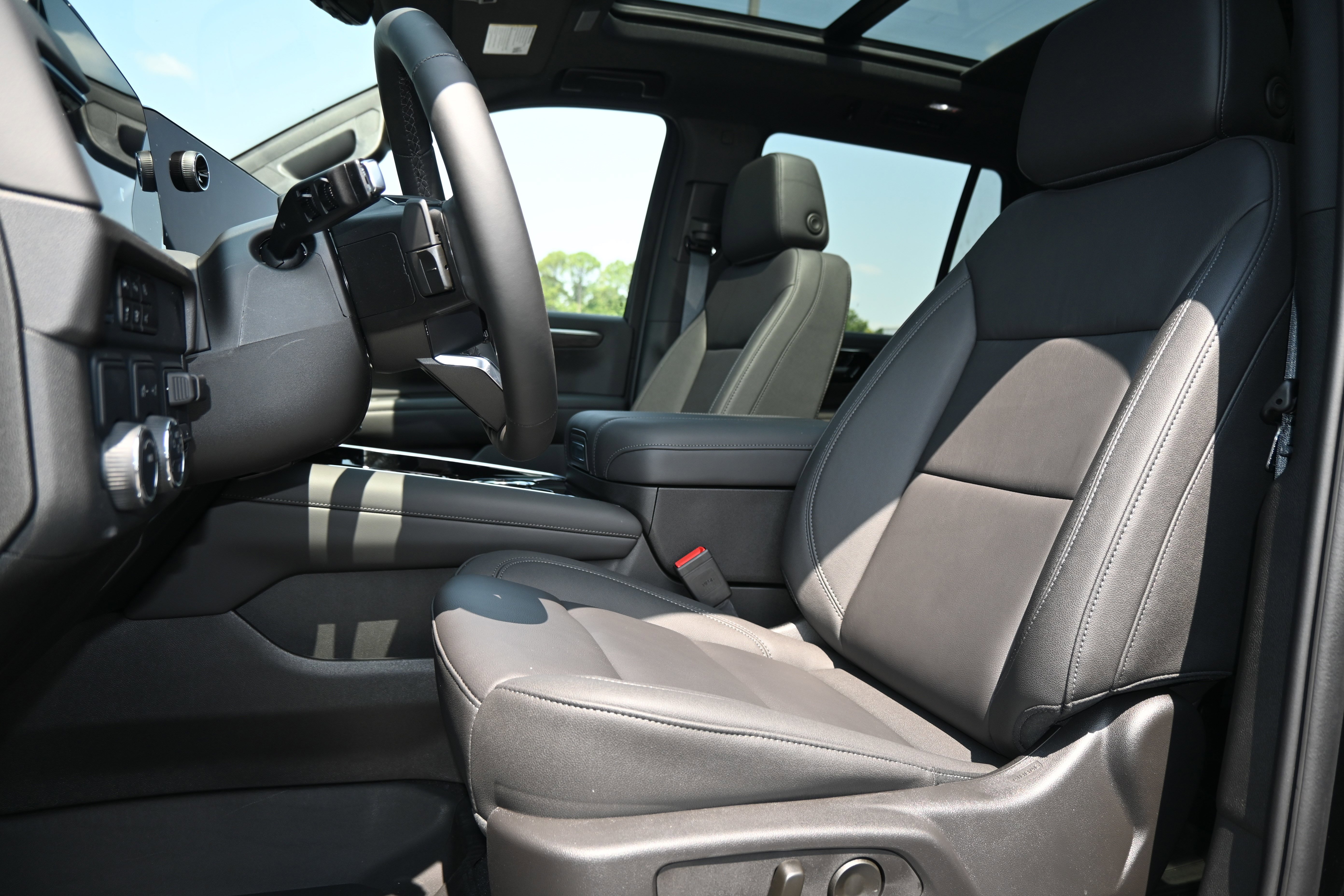 Used 2025 Chevrolet Tahoe LT w/ Comfort Package image 18