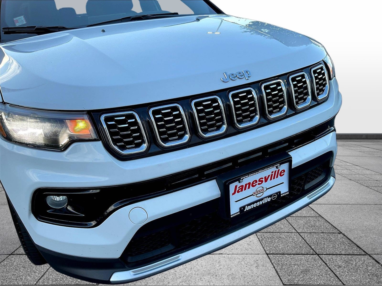 Used 2025 Jeep Compass Limited AWD/4WD image 35