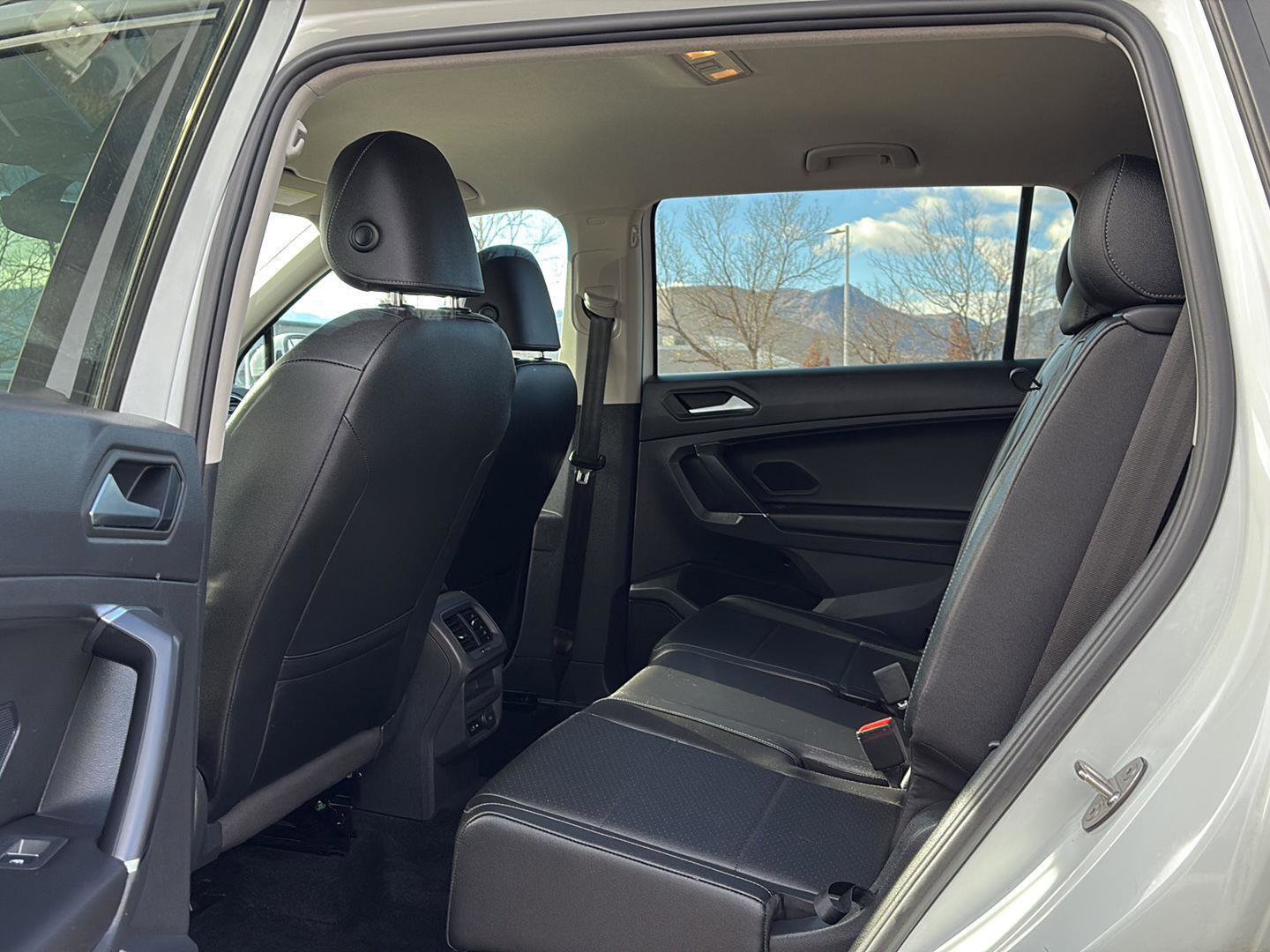 Used 2020 Volkswagen Tiguan SE image 13