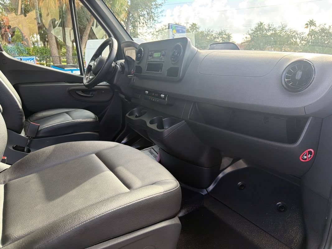 Used 2025 Mercedes-Benz Sprinter 2500 image 15