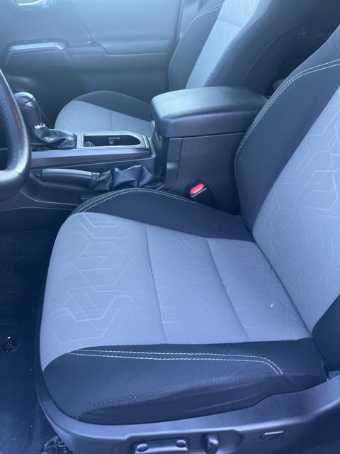 Used 2022 Toyota Tacoma TRD Off-Road image 14