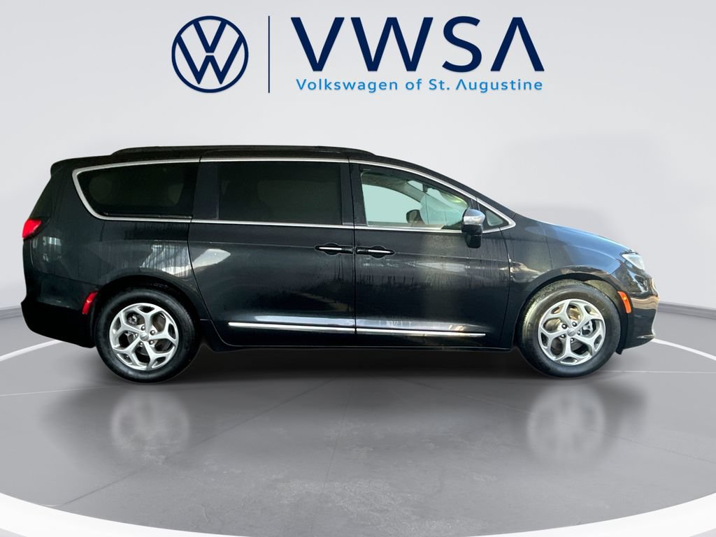 Used 2023 Chrysler Pacifica Limited FWD image 8