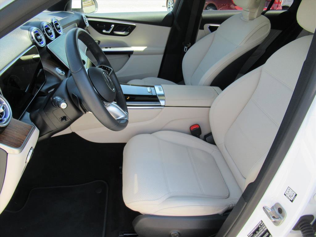 Used 2025 Mercedes-Benz GLC 300 image 16