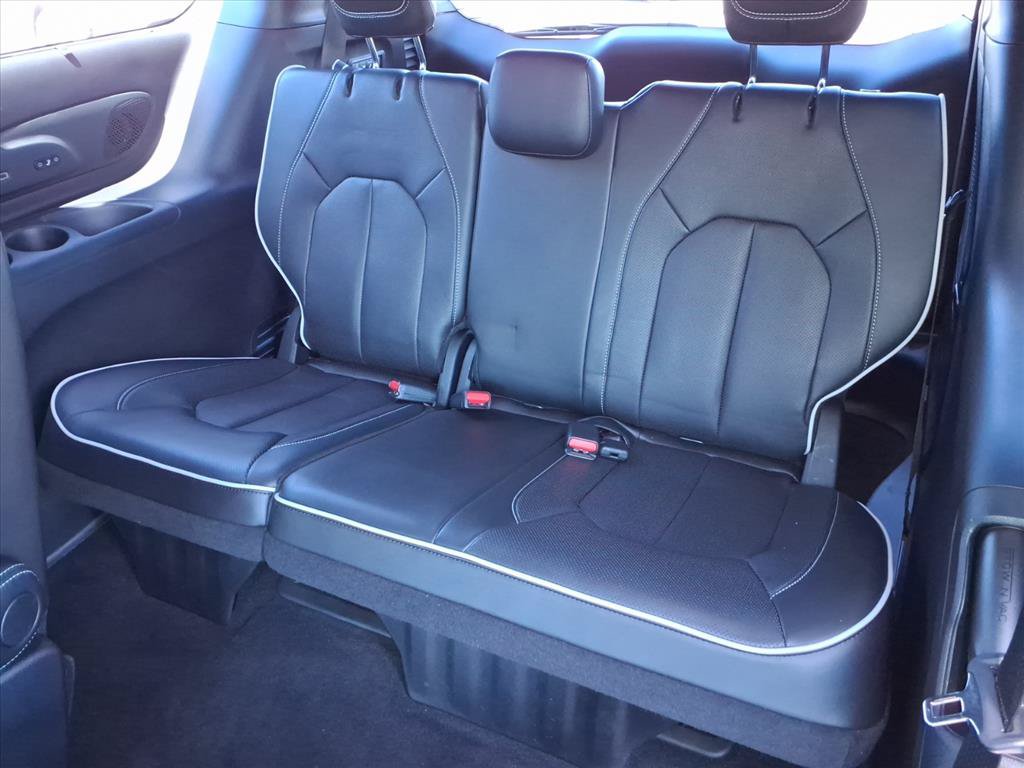 Used 2024 Chrysler Pacifica Limited w/ Uconnect Theater Family Group AWD/4WD image 14