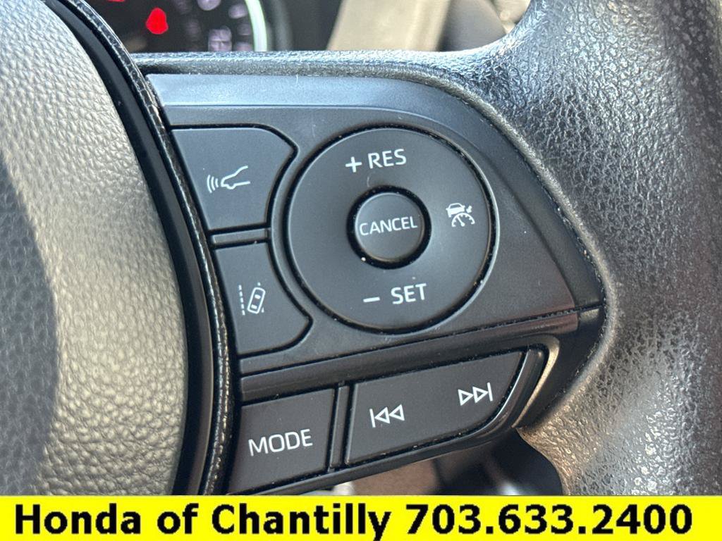 Used 2021 Toyota RAV4 LE AWD/4WD image 12