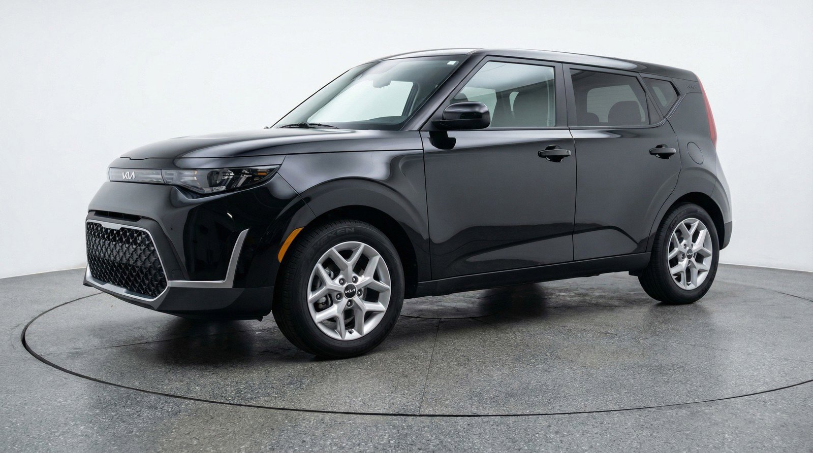 Used 2025 Kia Soul LX w/ LX Technology Package FWD image 3