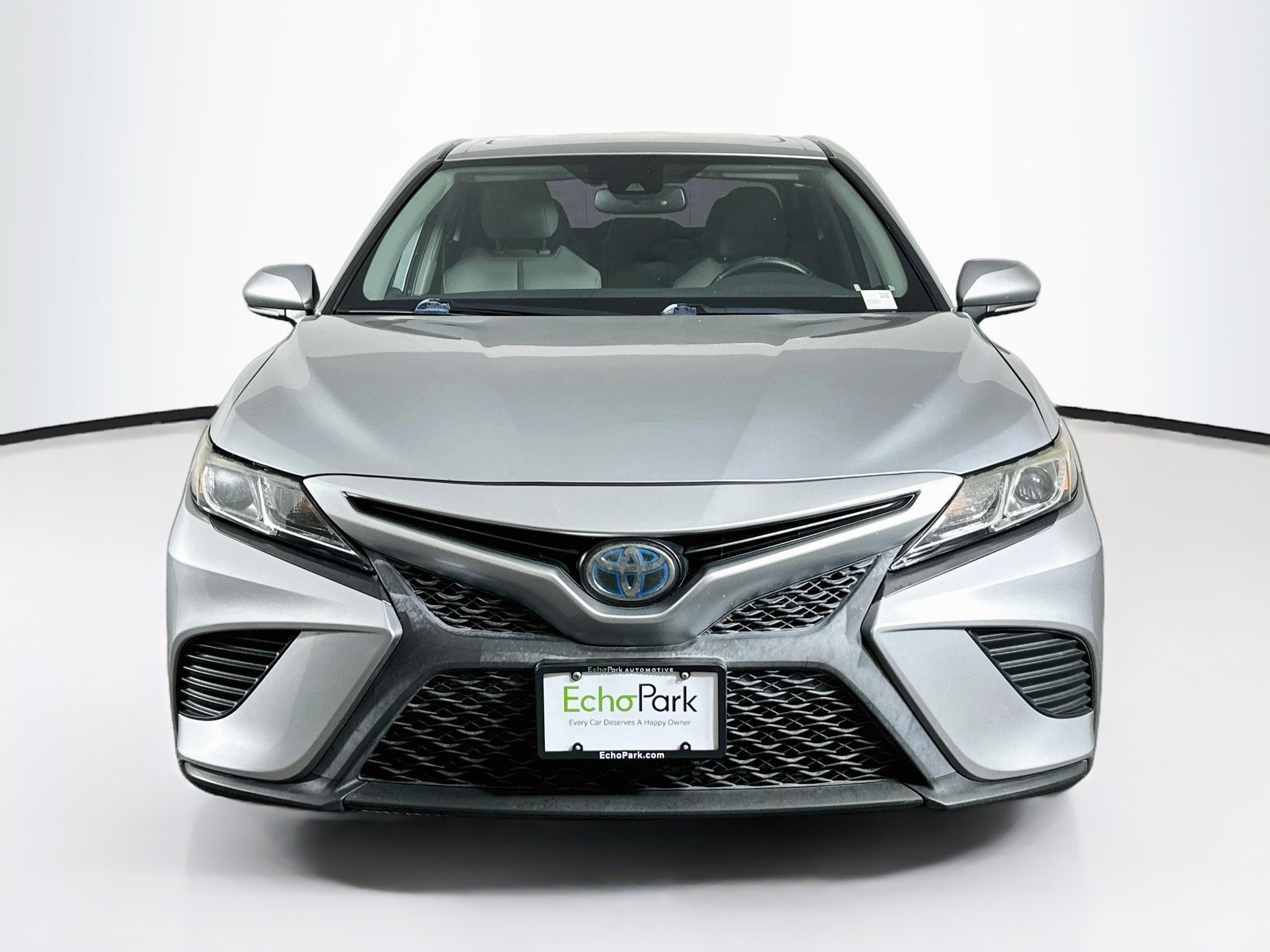 Used 2019 Toyota Camry SE w/ Audio Package FWD image 2