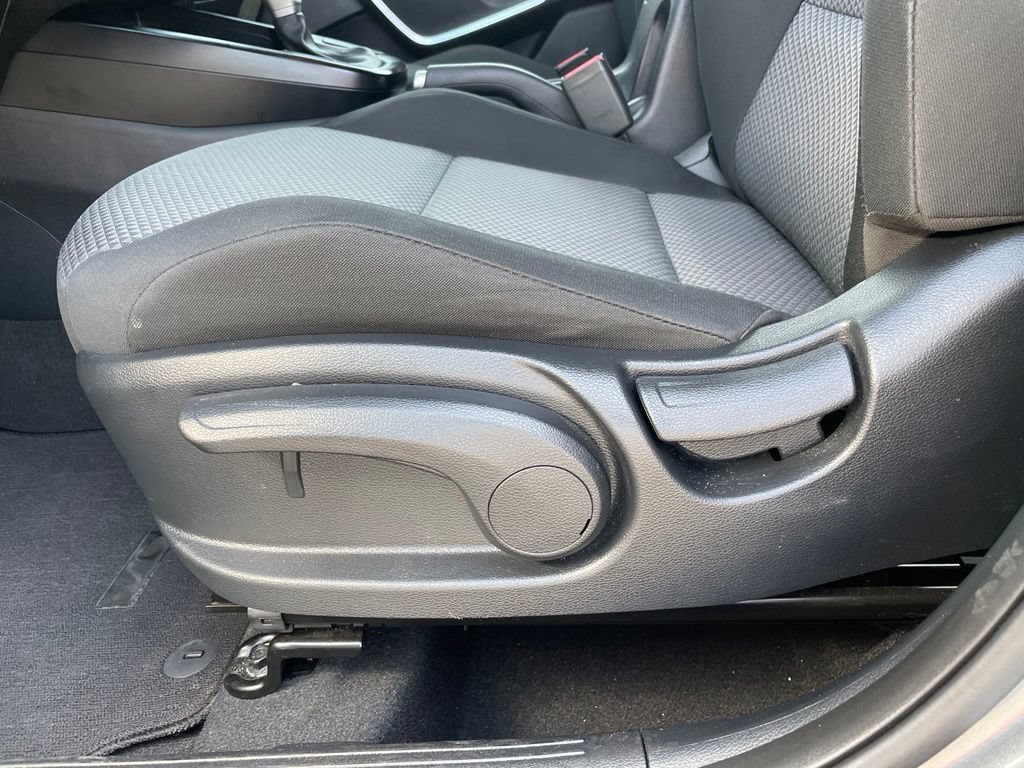 Certified 2025 Kia Soul LX w/ LX Technology Package FWD image 11