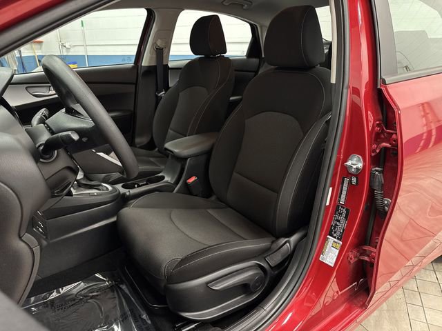 Used 2023 Kia Forte LXS w/ LXS Technology Package image 4
