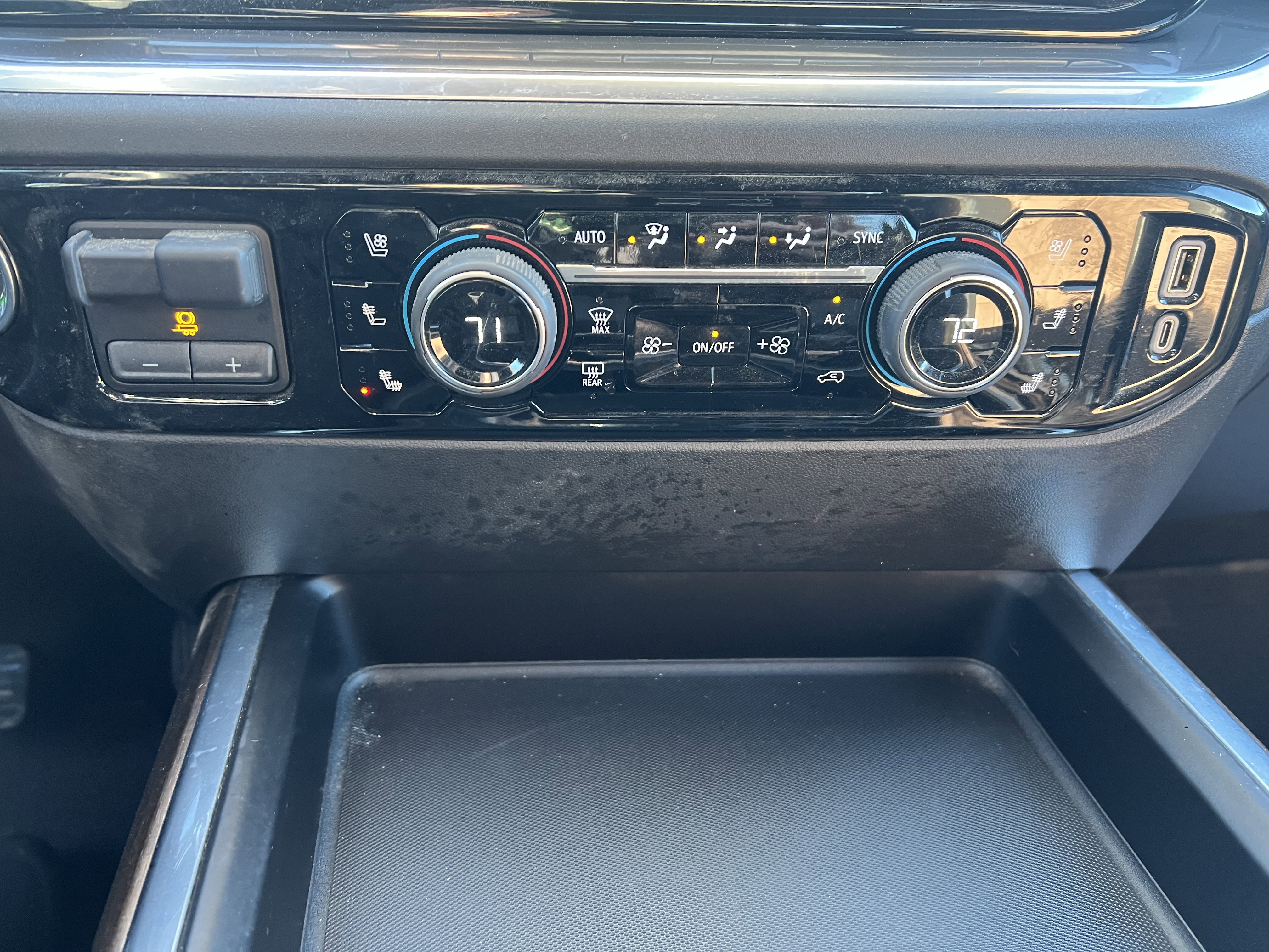 Certified 2024 Chevrolet Silverado 3500 High Country w/ Technology Package image 24