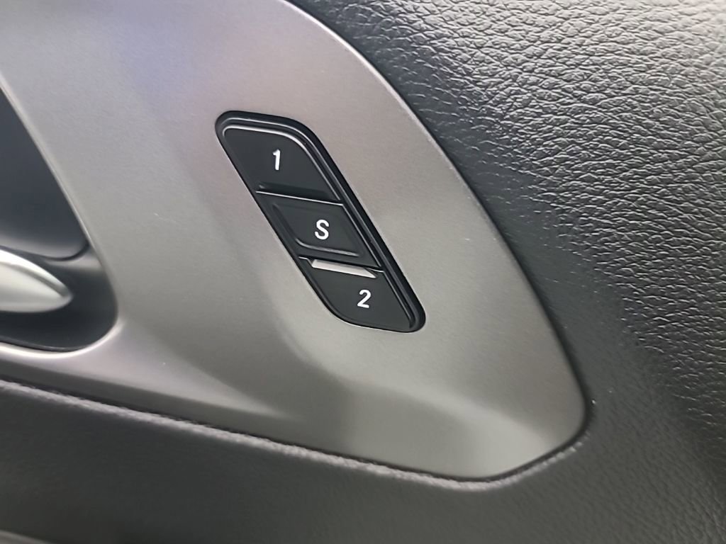 Used 2025 Chrysler Pacifica Select image 25