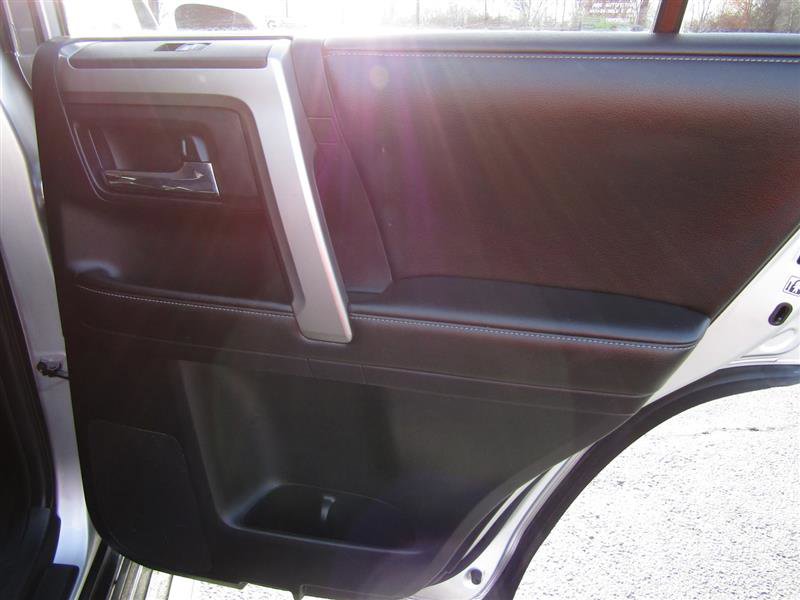 Used 2015 Toyota 4Runner SR5 image 32