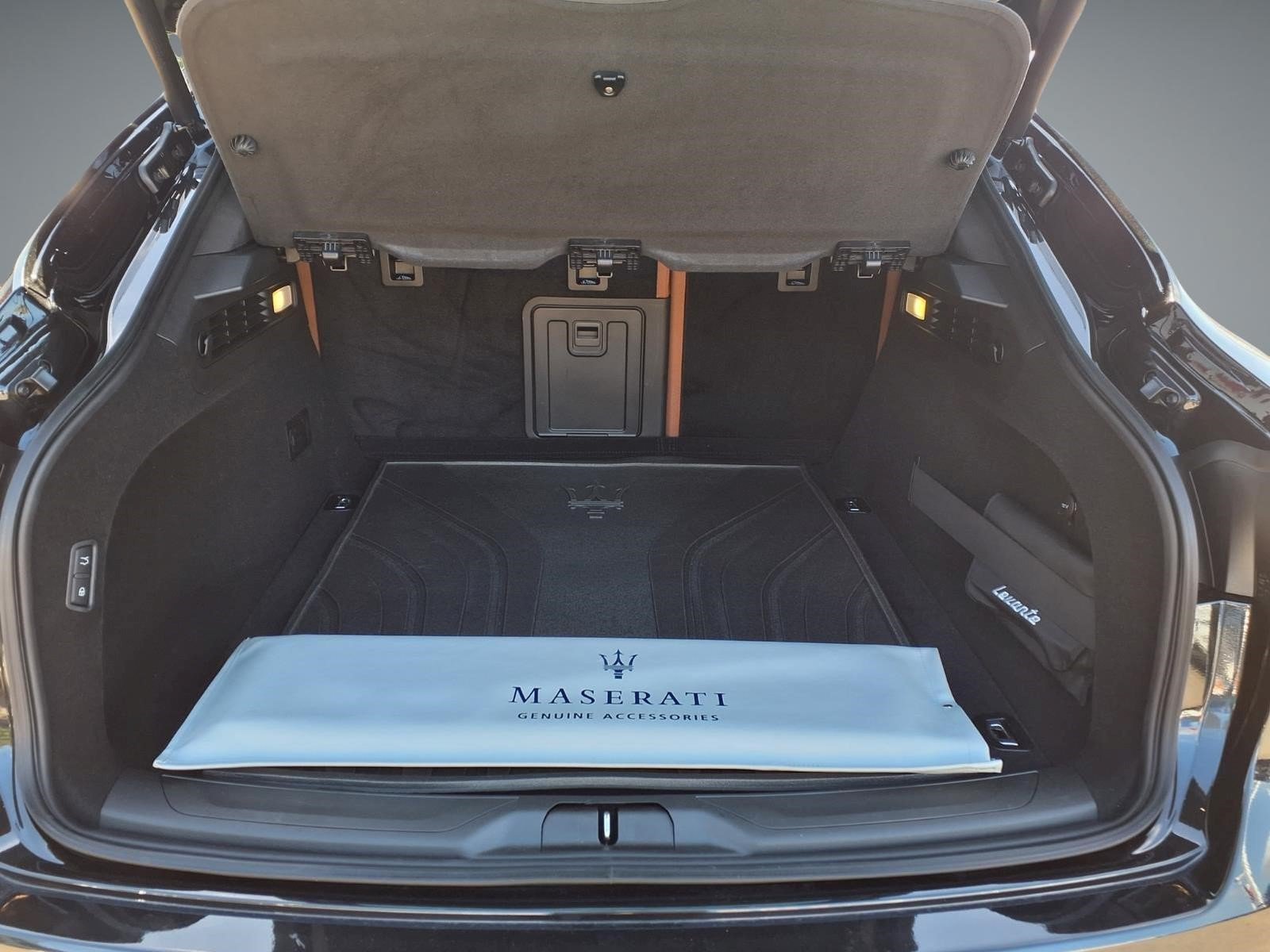 Used 2022 Maserati Levante Modena AWD/4WD image 14