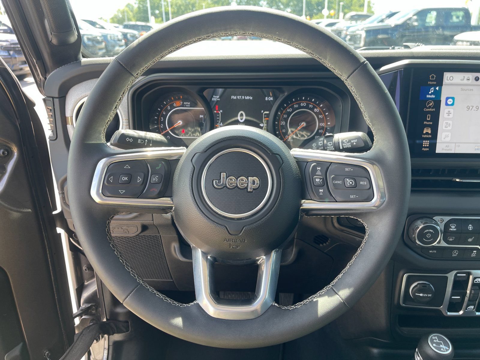 Used 2025 Jeep Wrangler Unlimited Sahara AWD/4WD image 25