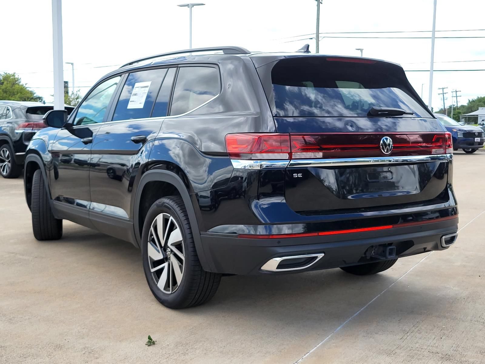 Used 2024 Volkswagen Atlas SE FWD image 8