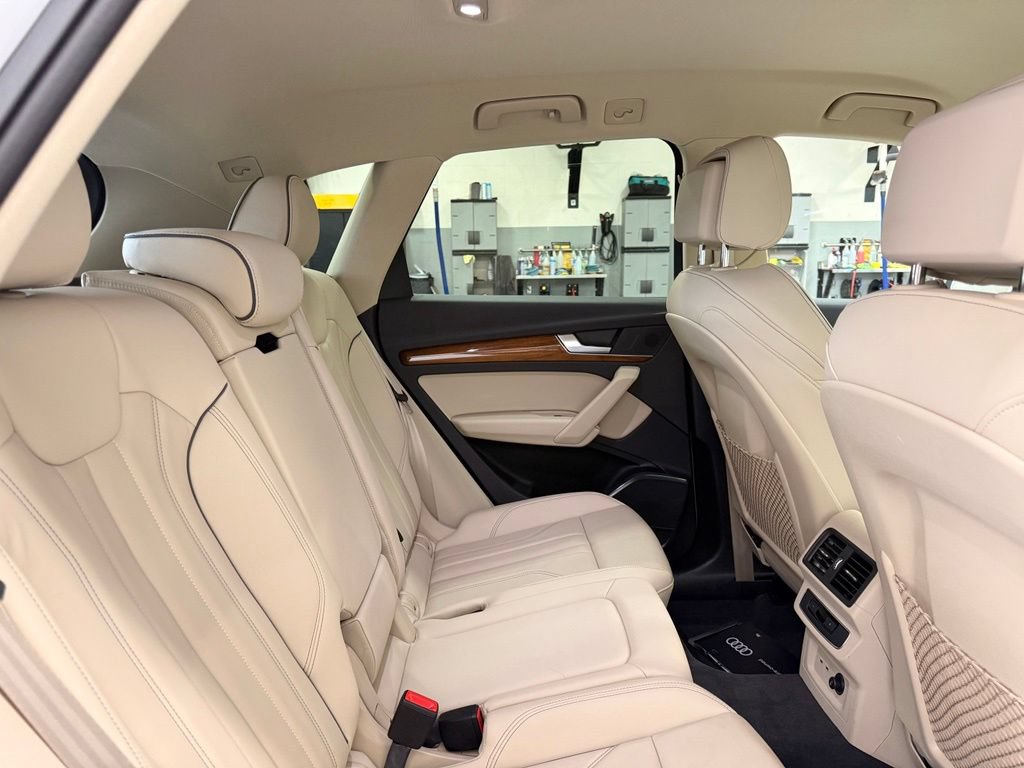 Used 2023 Audi Q5 e Premium w/ Convenience Package AWD/4WD image 27