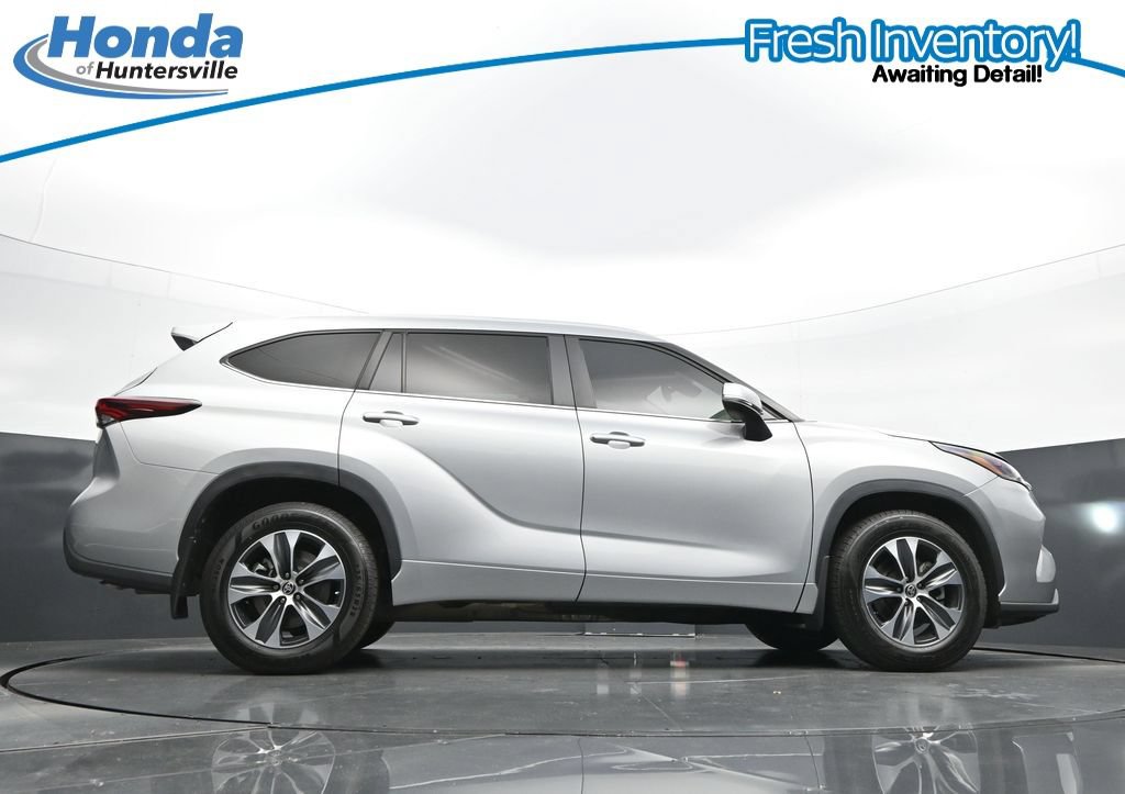 Used 2024 Toyota Highlander XLE FWD image 40