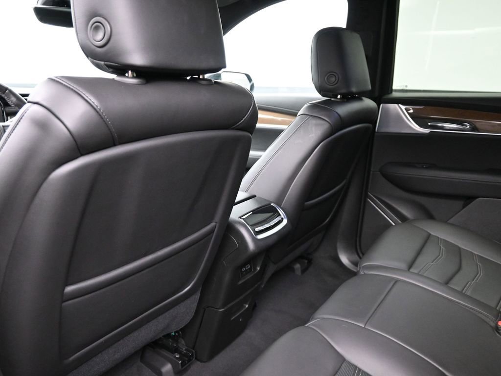 Certified 2025 Cadillac XT6 Sport w/ Platinum Package AWD/4WD image 12