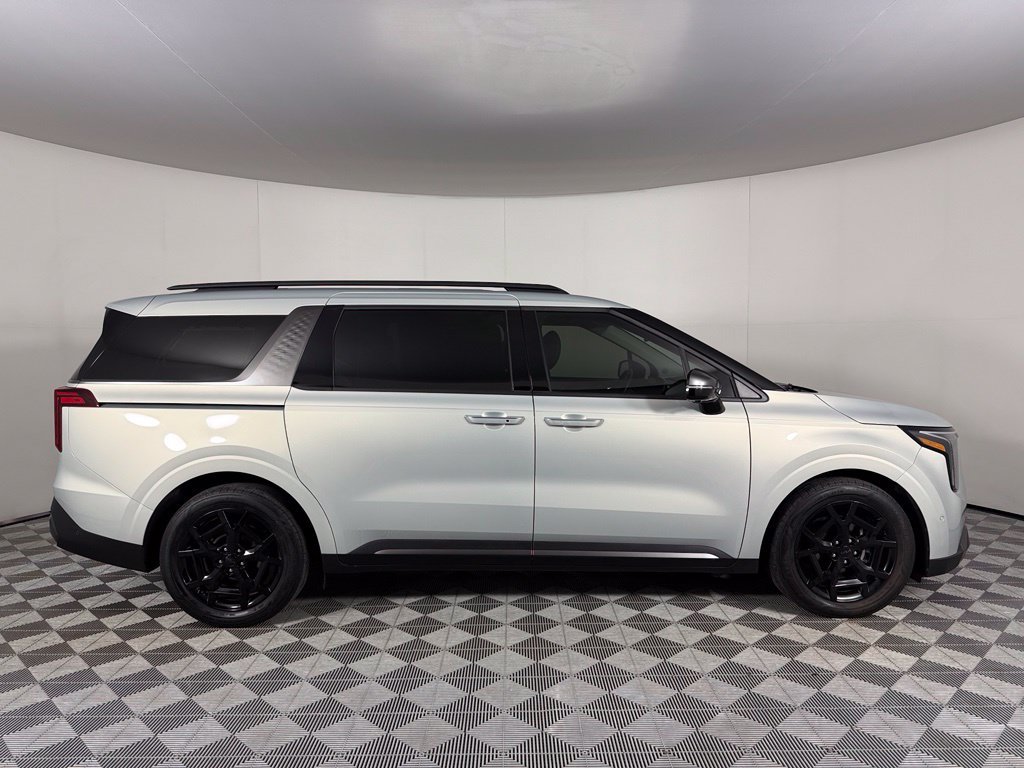 Used 2025 Kia Carnival SX FWD image 8