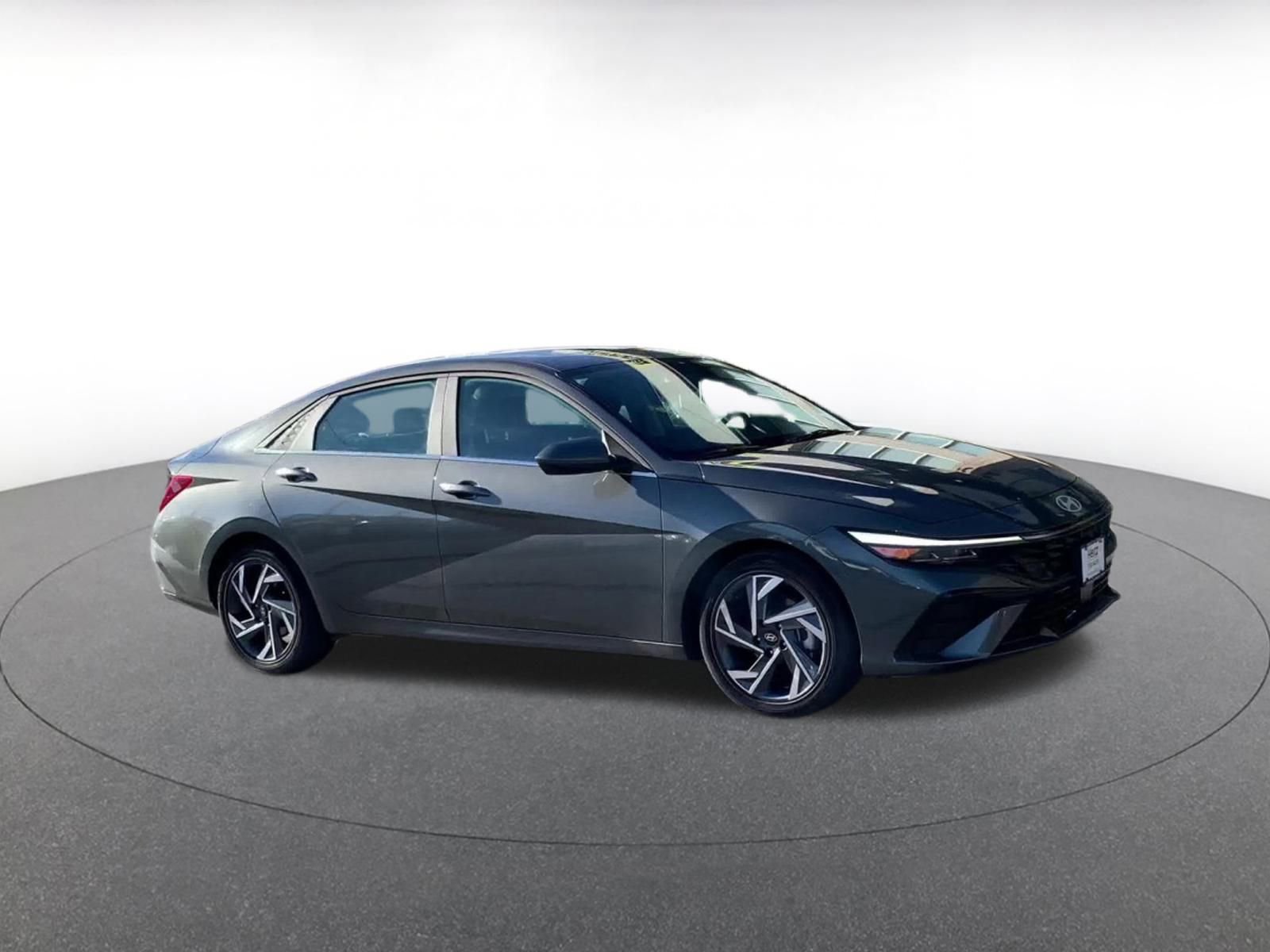 Used 2025 Hyundai Elantra SEL video 2