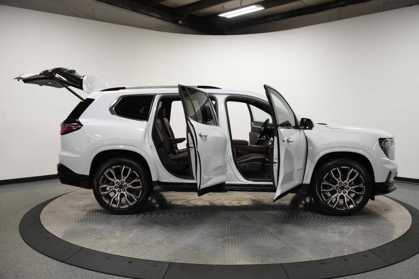 New 2026 GMC Acadia Denali Ultimate w/ LPO, Floor Liner Package image 10