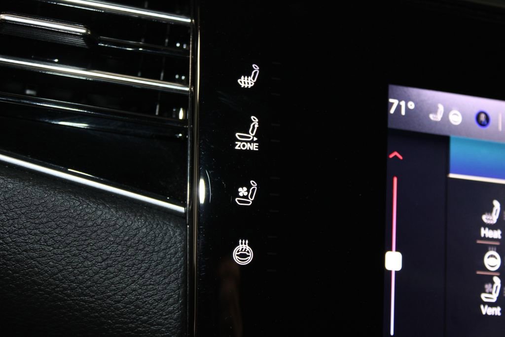 Used 2025 Jeep Wagoneer L Series II w/ 8-pass Seating Package image 55