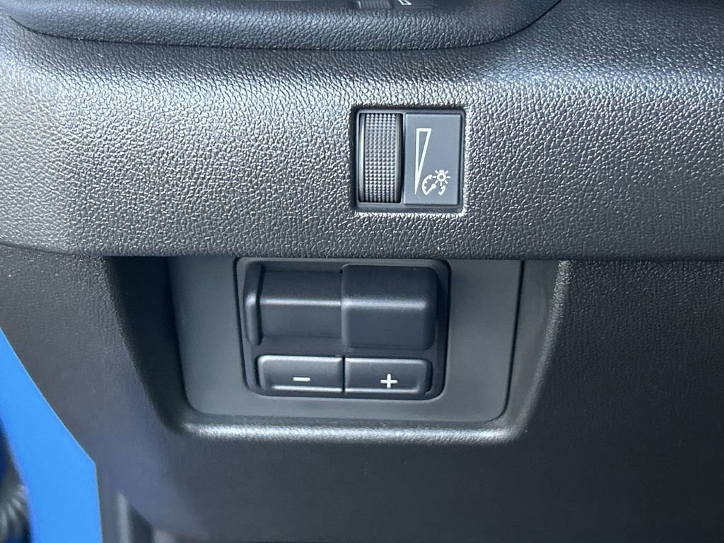 Used 2025 GMC Canyon Elevation image 16