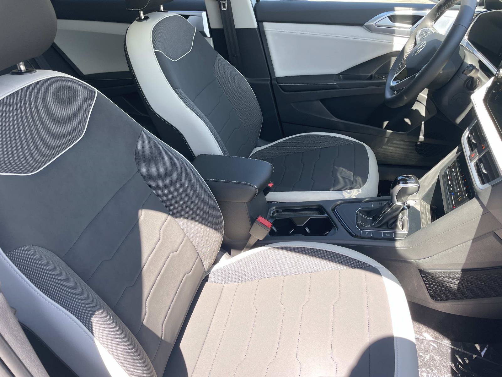 New 2026 Volkswagen Taos SE FWD image 26