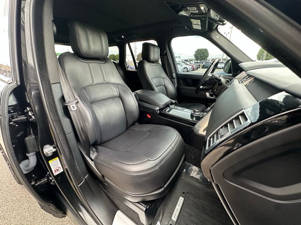 Used 2019 Land Rover Range Rover HSE image 32