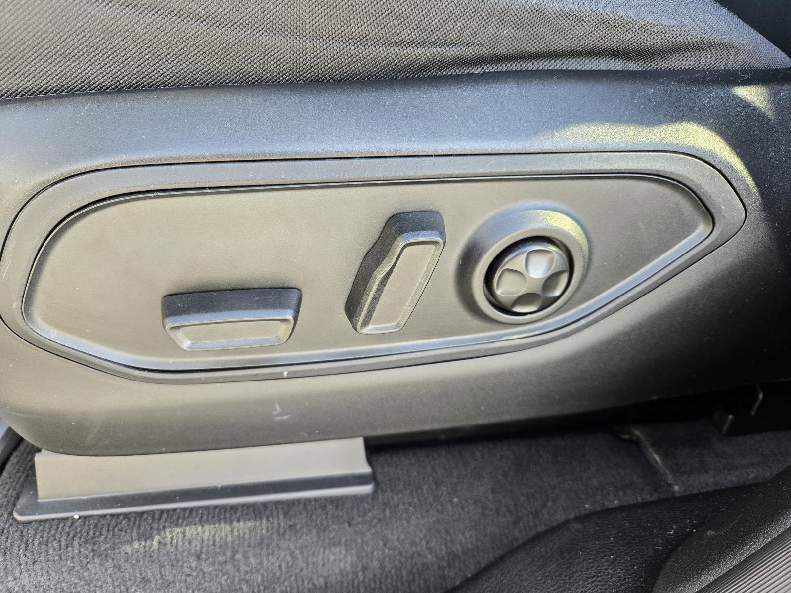 Used 2025 Jeep Grand Cherokee Laredo X image 24