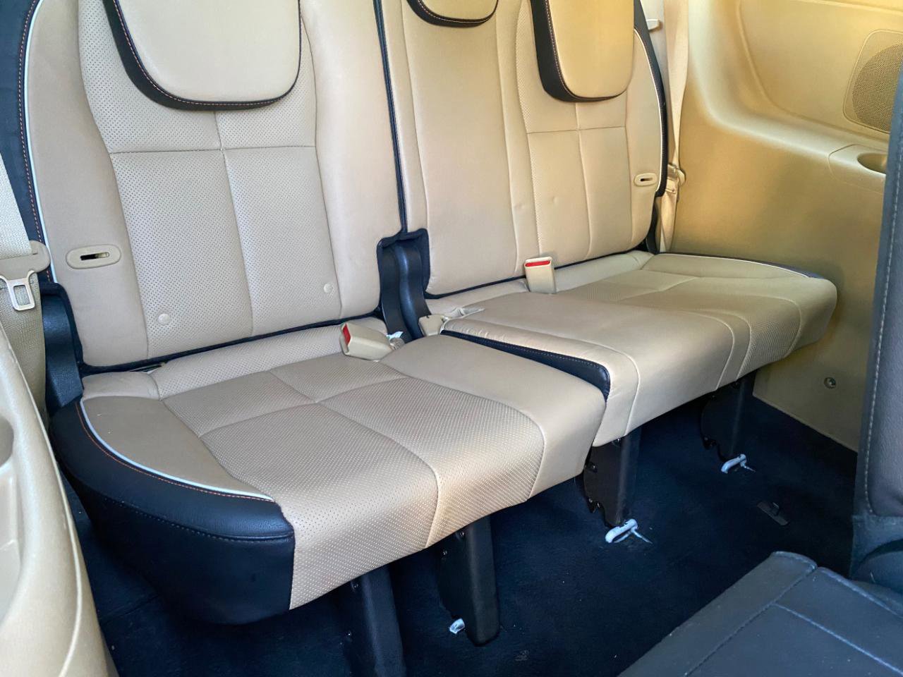 Used 2018 Kia Sedona EX FWD image 40